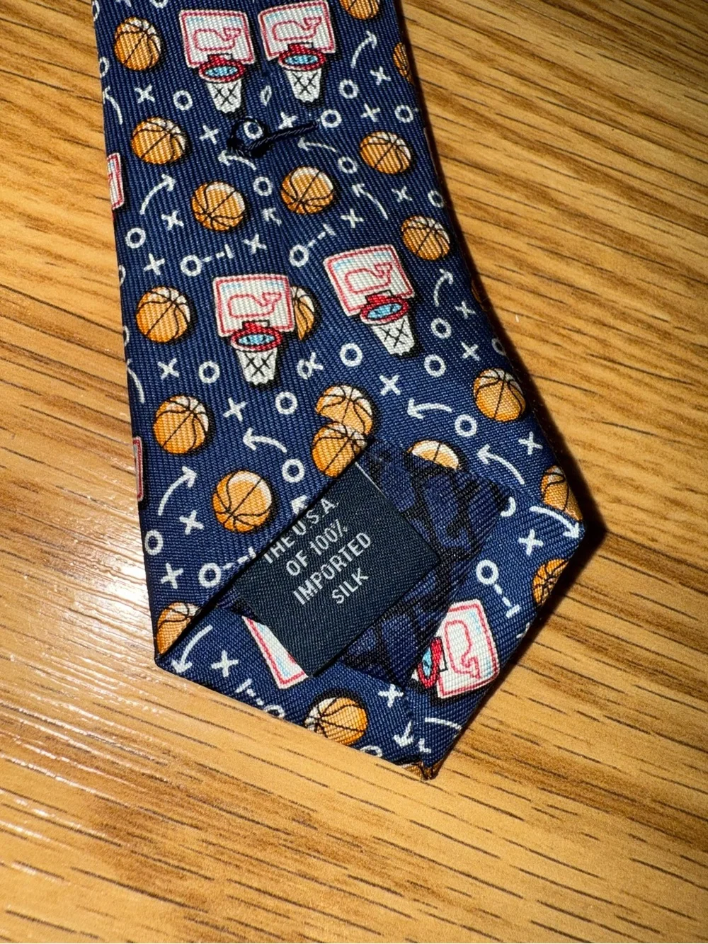 Vineyard Vines 100% Silk Navy Blue‎ Basketball Tie
